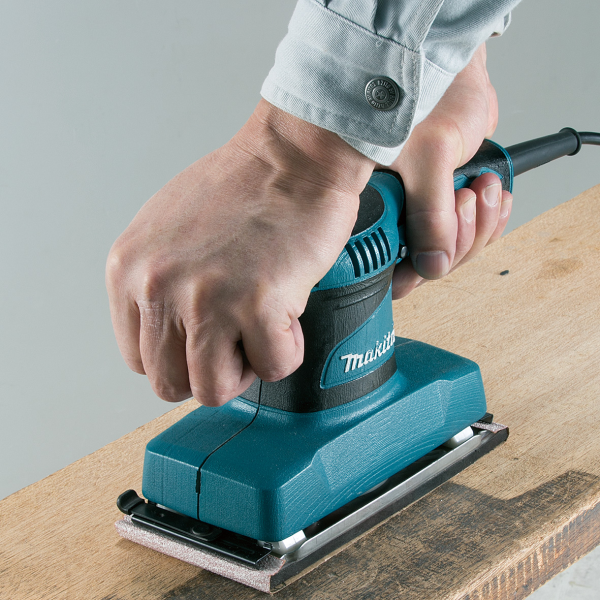 Makita 9035H MÁY CHÀ NHÁM RUNG