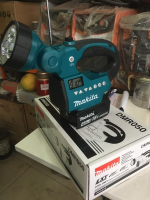 Makita DMR050 RADIO CÓ ĐÈN DÙNG PIN(18V/14.4V) (Chưa kèm pin sạc)