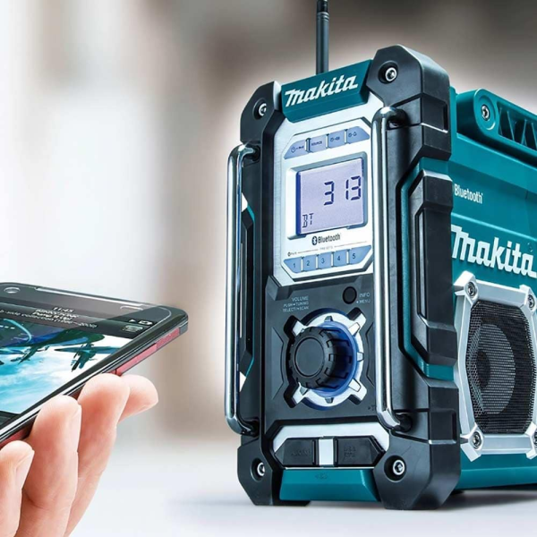 Makita DMR108 RADIO CÔNG TRƯỜNG DÙNG PIN VÀ ĐIỆN (Chưa kèm pin sạc)