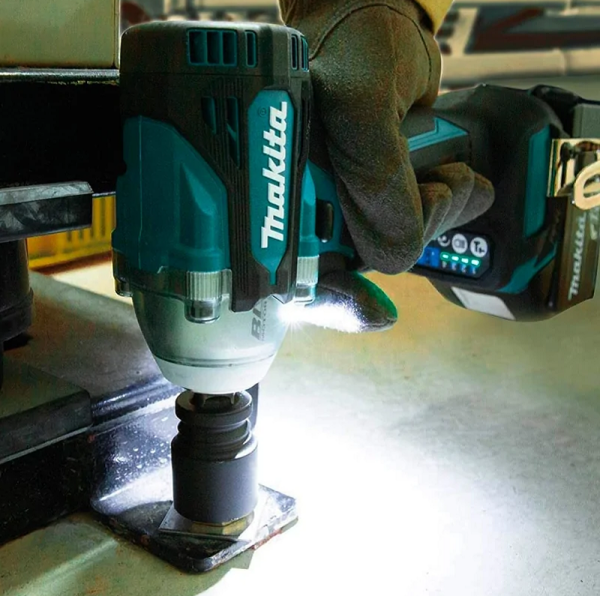 Makita DTW300FJX4 MÁY SIẾT BU LÔNG DÙNG PIN(BỘ ĐẦU TUÝP)(1 (kèm 02 pin 3.0 + sach nhanh)