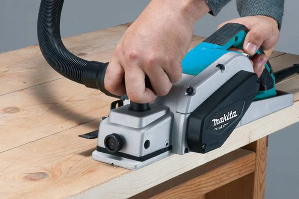 Makita M1100B MÁY BÀO(82MM)